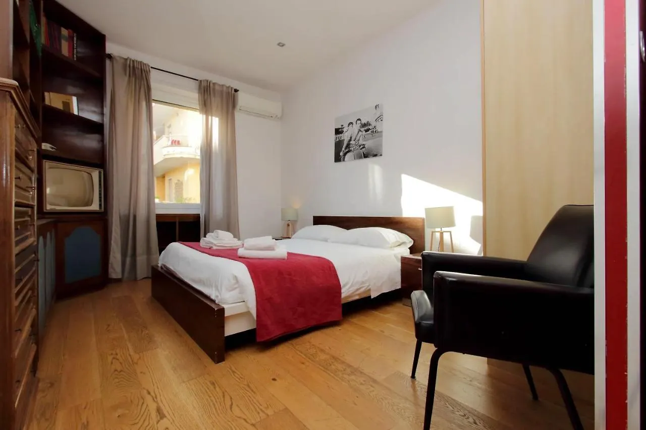 Trastevere Rome 0*,